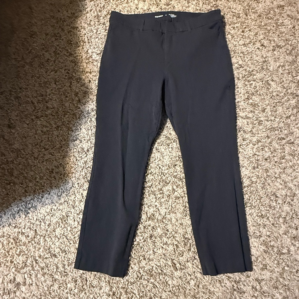 Old Navy pixie ankle straight leg chinos